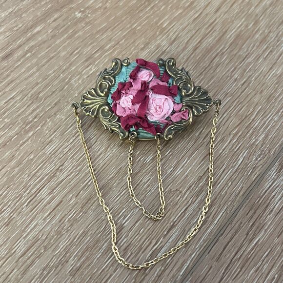 Vintage Ribbon Rose Embroidered Brooch Pin Pendant Brass Tone Floral Shabby Chic - Picture 2 of 5